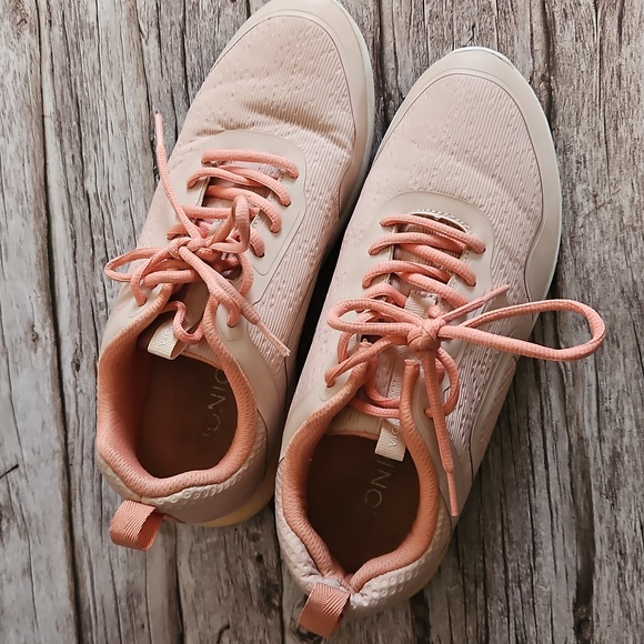 ❄️ SALE! Vionic Women's Pink Jojo Athletic Shoe - Picture 2 of 3